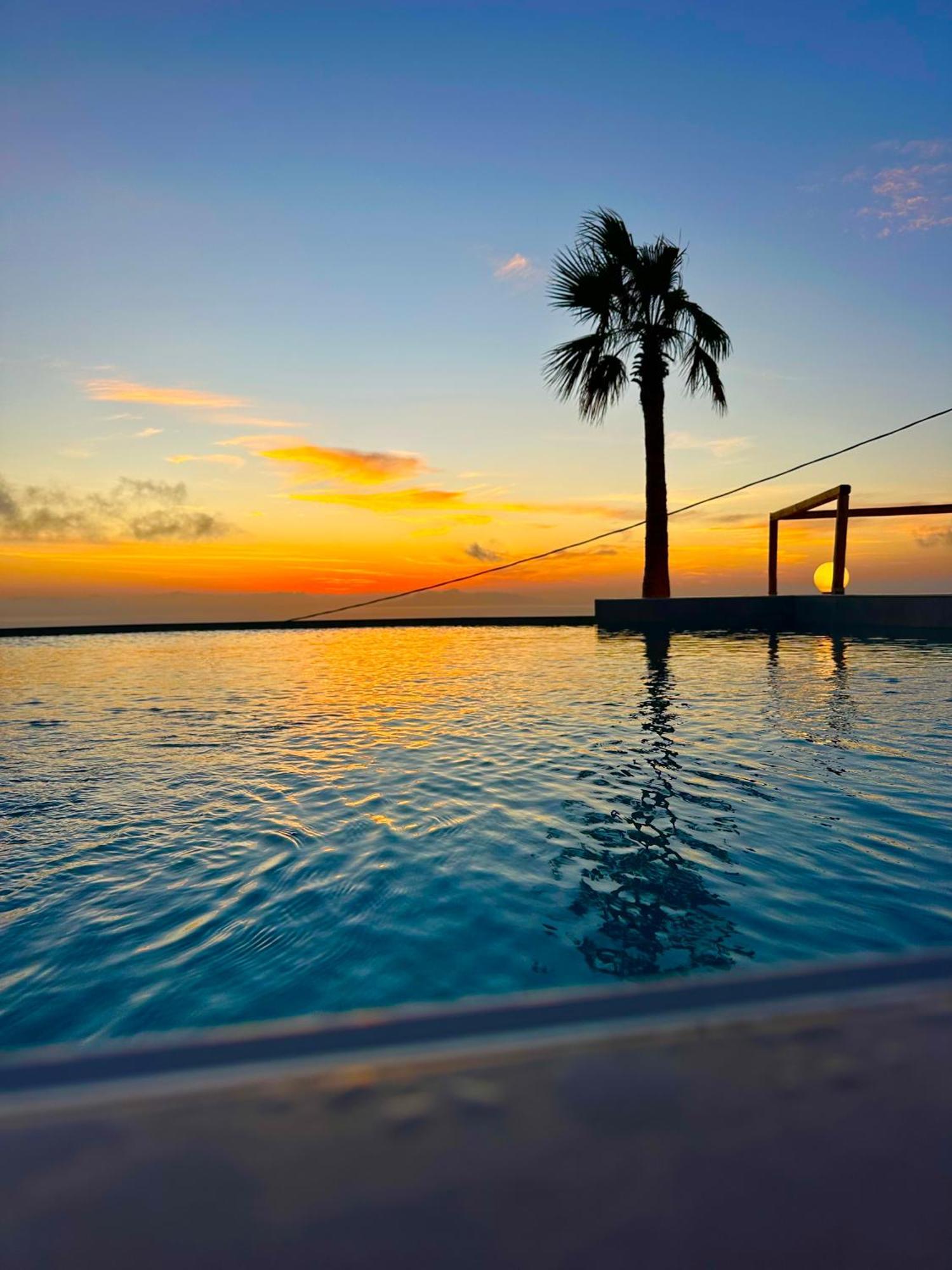 Leon Luxury Suites Imerovigli  Exterior photo